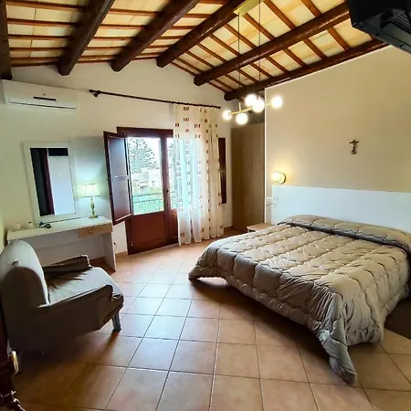 Bed & Breakfast Casolare Nelle Saline 3*