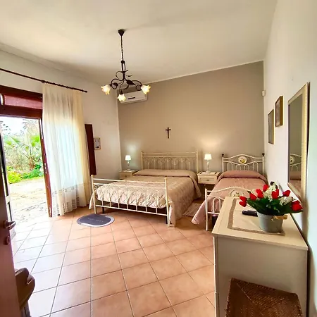 Bed & Breakfast Casolare Nelle Saline 3*