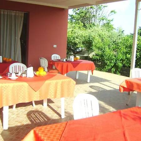 Bed & Breakfast Casolare Nelle Saline 3*