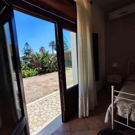 Bed & Breakfast Casolare Nelle Saline 3*