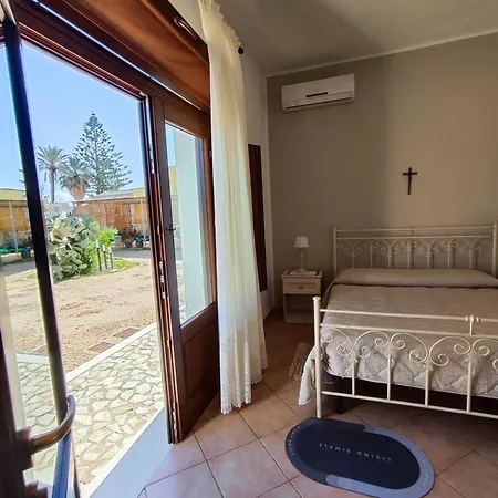 Bed & Breakfast Casolare Nelle Saline 3*