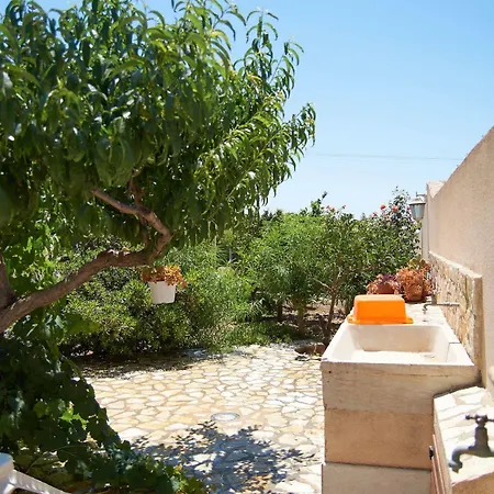 Bed & Breakfast Casolare Nelle Saline 3*